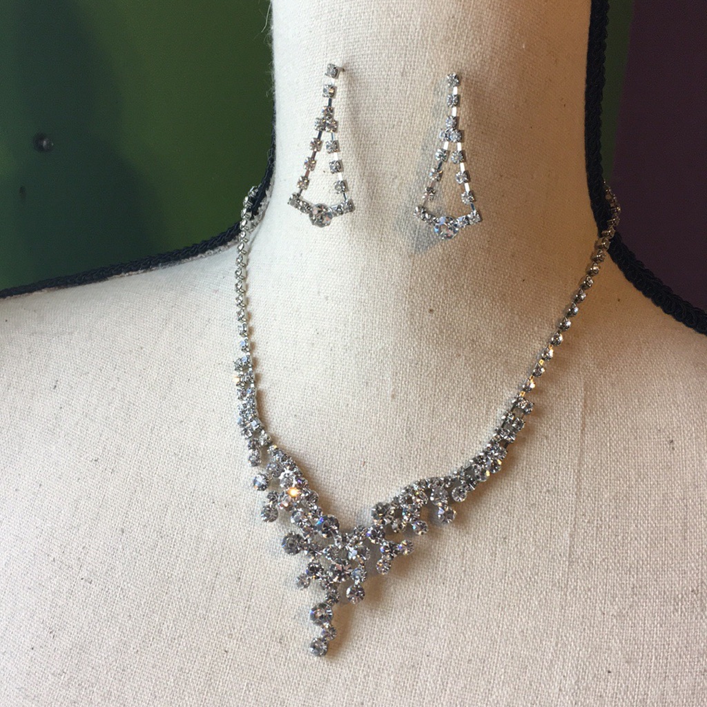 Sparkly Silver Necklace And Earring Set